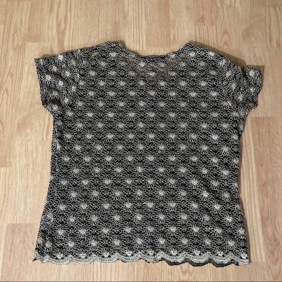 Reitmans mesh t-shirt with a scallop hem - Picture 2 of 4